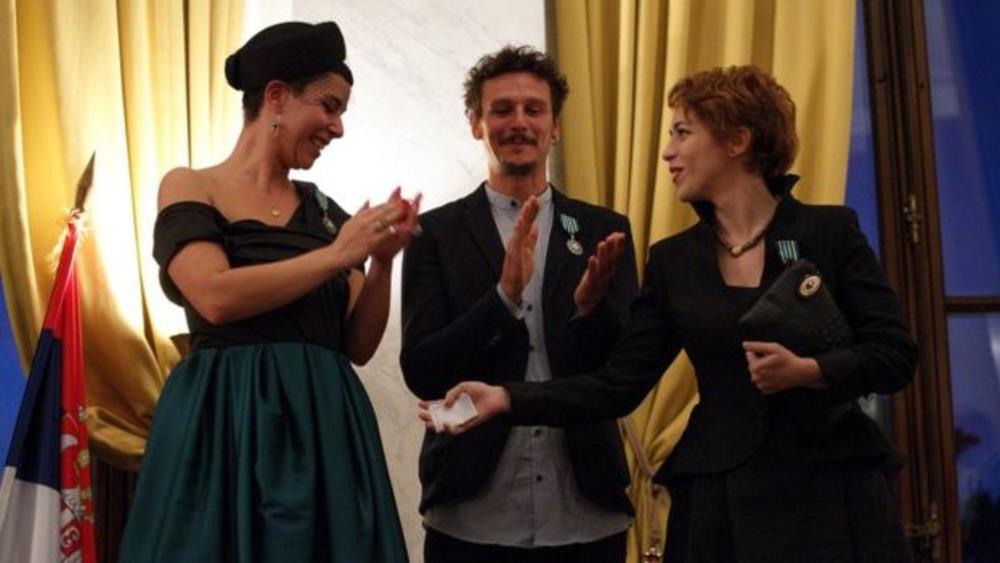 TKV, Milan i Jana na dodeli Ordena umetnosti i književnosti u rangu viteza