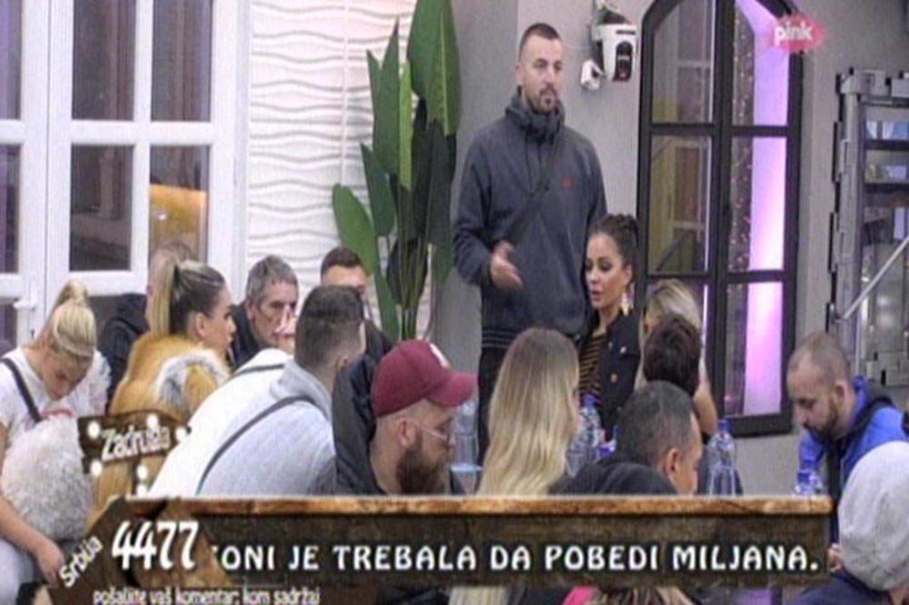 TA BEDNA PISKARALA MOGU DA MI SE SAGNU: Ovaj je totalno prolupao, sad besni i na gledaoce! Ko će da glasa za njega?