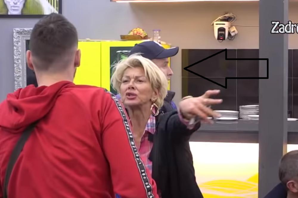 ZADRUGAR VOLI DA ŠAMARA DEVOJKE: Udaram, ali retko! I samo OTVORENOM ŠAKOM!  (VIDEO)