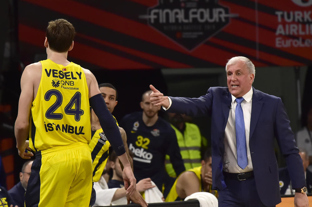 ŽELJKOV FENER SE DIŽE IZ PONORA: PAO se iživljavao nad Špancima, Zvezda ostavila traga na Žalgirisu!