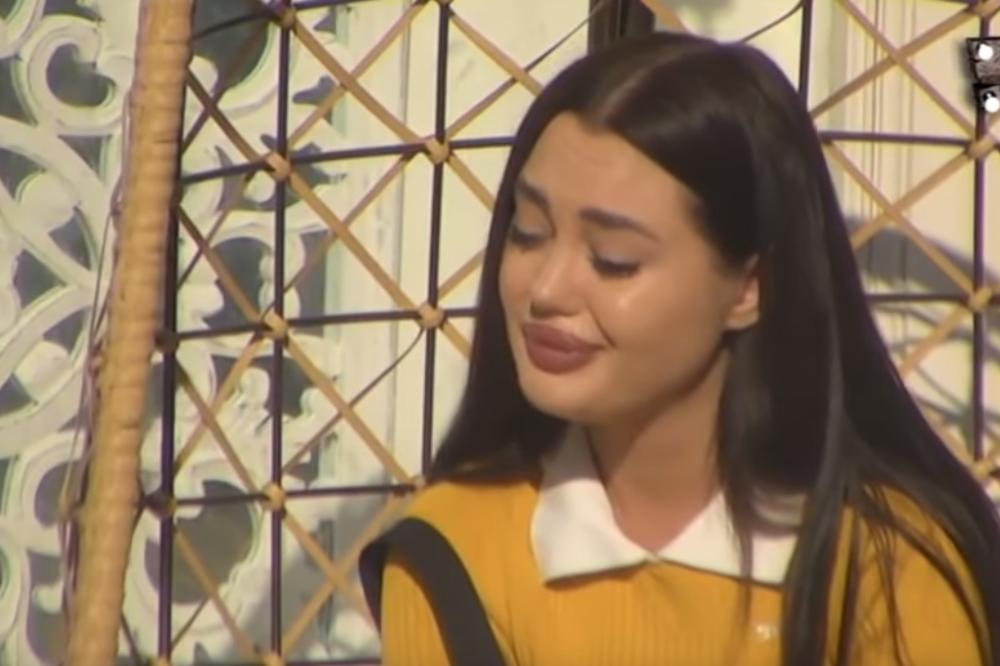 ANA KORAĆ ZAVIJENA U CRNO: Starleta doživela veliki gubitak, preminula joj najvoljenija ženska osoba!