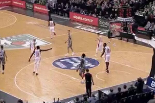 GLEDAŠ LI OVO, ŽOZE? Fudbalska majstorija na Zvezdinoj utakmici!