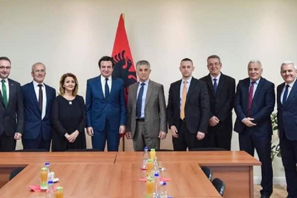 OVO JE NAJJAČI ŠAMAR SRBIJI! Suljo išao na POKLONJENJE kod Kurtija, pa se slikali ISPRED ZASTAVE VELIKE ALBANIJE!