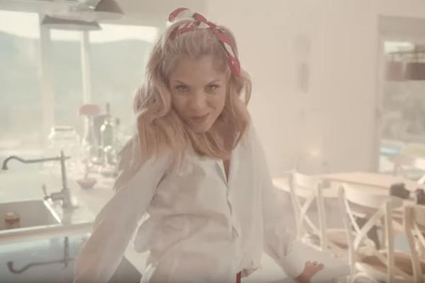 OVE LEPOTICE SIGURNO SE SEĆATE: Prelepa Jelena Jovanović vraća se na muzičku scenu (VIDEO)