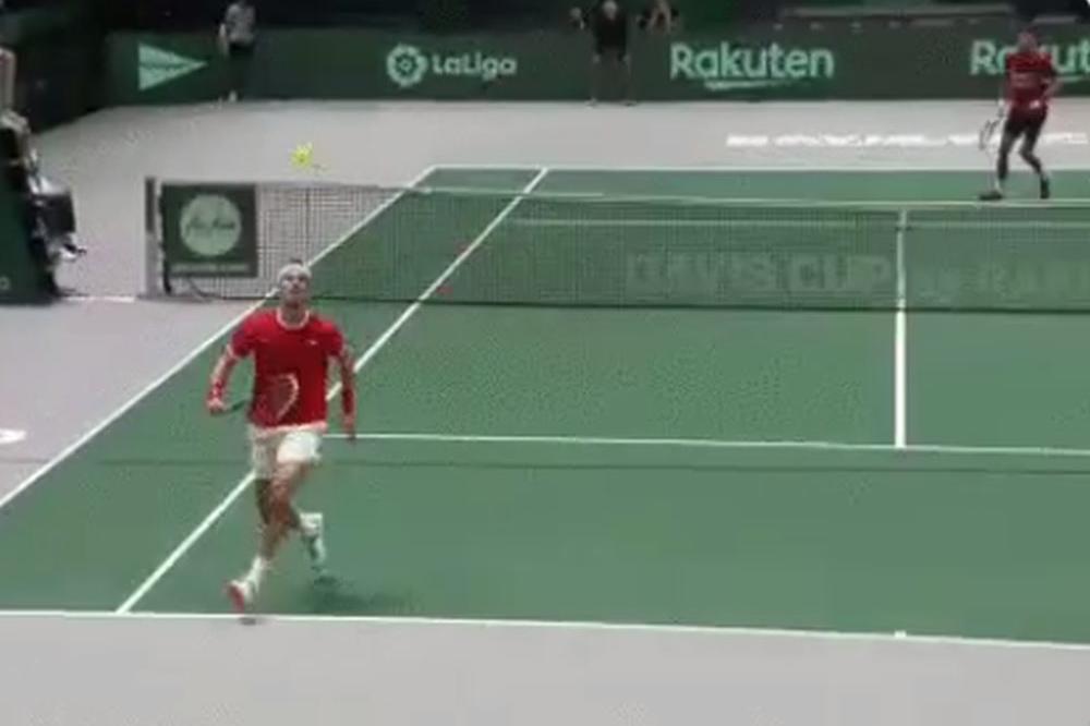 TENISKA RAPSODIJA NOVAKA I HAČANOVA: Poen za TV špice, Đoković nije verovao šta vidi!