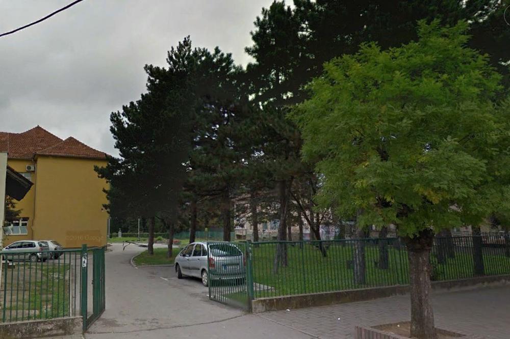 ŠKOLA JE POTPUNO OPKOLJENA POLICIJOM, NASTAVNICIMA NE DOZVALJAVAJU DA PRIĐU! Ovo je škola u kojoj je danas PUCANO