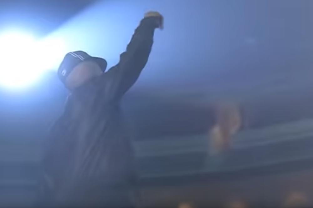 REPER ODUVAO PEVAČICU NA KECA! Ne može da joj oprosti ono što je uradila, JURI ga stalno, ide za njim kao KUČE!