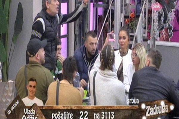 TOMOVIĆ PRETI I LJUDIMA IZ OBEZBEĐENJA: Razbiću im glave i izaći ću odavde!