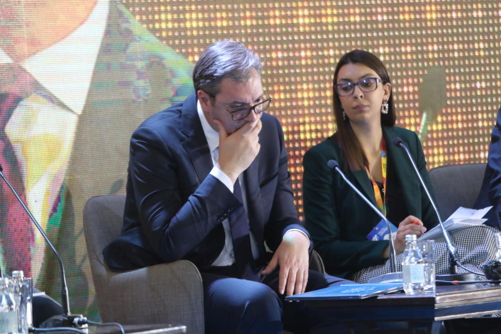 VUČIĆ RAZMIŠLJA O UVOĐENJU NAJTEŽIH MERA U SRBIJI! Situacija je veoma DRAMATIČNA