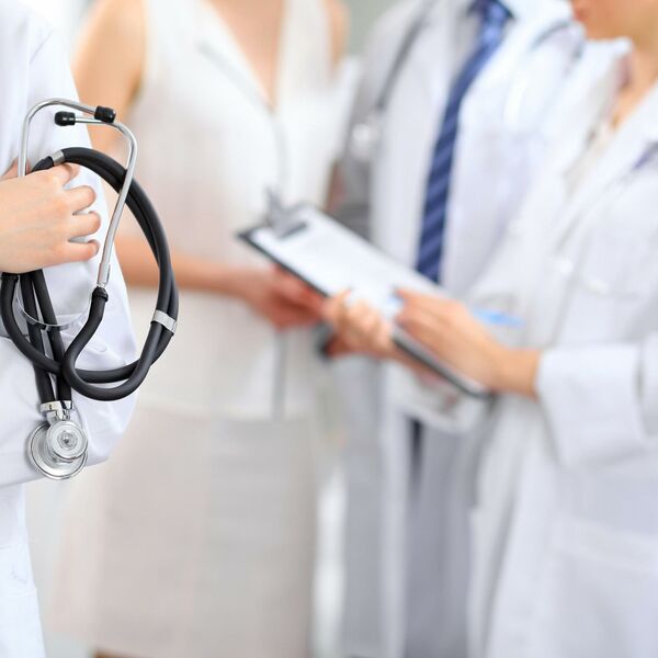 NEKOM 5.000, A NEKOM 15.000 DINARA: Ko će dobiti koliko veliku povišicu u zdravstvu?