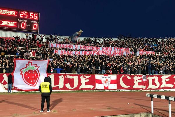 I DALJE SI NAJHRABRIJI I NIČEG SE NE BOJIŠ: Delije u Nišu posvetile prvo poluvreme Marku Ivkoviću!