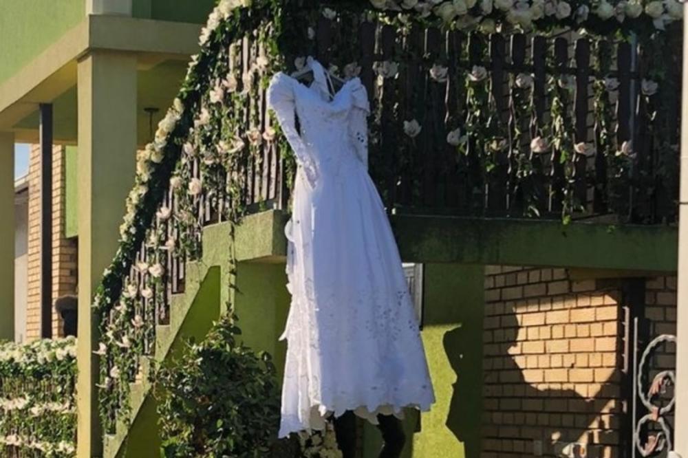 OVO JE CECINA VENČANICA U KOJOJ ĆE SE UDATI BOGDANA! Rodići je okačili na terasu da vide SVI