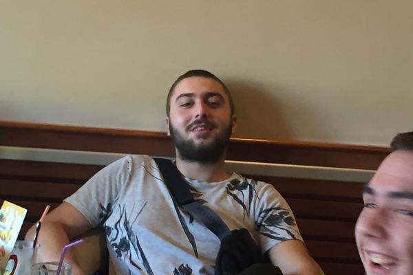 NAŠLI SMO BOGDANINOG BIVŠEG DEČKA U TITELU: Uroš gleda UTAKMICU dok mu se BIVŠA LJUBAV UDAJE! (FOTO)