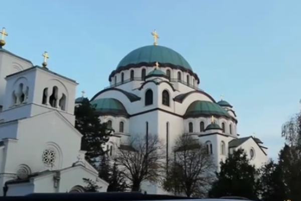 STRAVA I UŽAS KOD HRAMA SVETOG SAVE! Motociklista naleteo na grupu pešaka, IMA TEŽE POVREĐENIH!