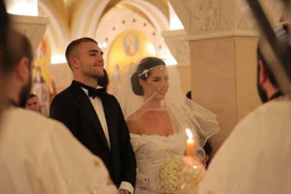 JEDINA OD ARKANOVE DECE SE POJAVILA KOD VELJKA NA SVADBI! Polusestra donela DRAGOCENI POKLON mladoženji!