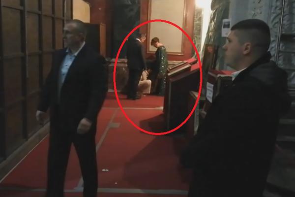 DOK SU SVI GLEDALI U RAŽNATOVIĆE PRI IZLASKU IZ HRAMA, OVO NIKO NIJE VIDEO: Bogdanina majka imala veliki PROBLEM