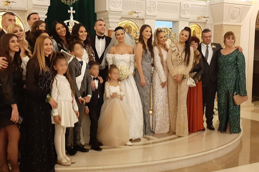 RAŽNATOVIĆI OTVORILI POKLONE, KAD SU PREBROJALI PARE - ŠOK! Zaradili su više nego što možete i da SANJATE