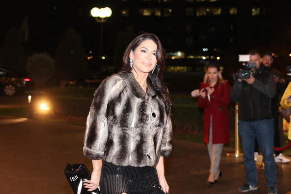 MARINA VISKOVIĆ OPLELA PO ESTRADI : Vulgarnost i prostota popunjavaju prostor na muzičkoj sceni!