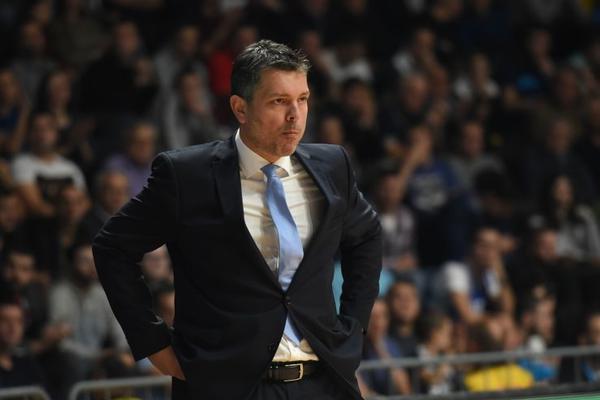 UBI NAS VELIČKOVIĆ, J*****: Tajm-aut trenera Budućnosti zbog kog je među Grobarima nastala pomama!