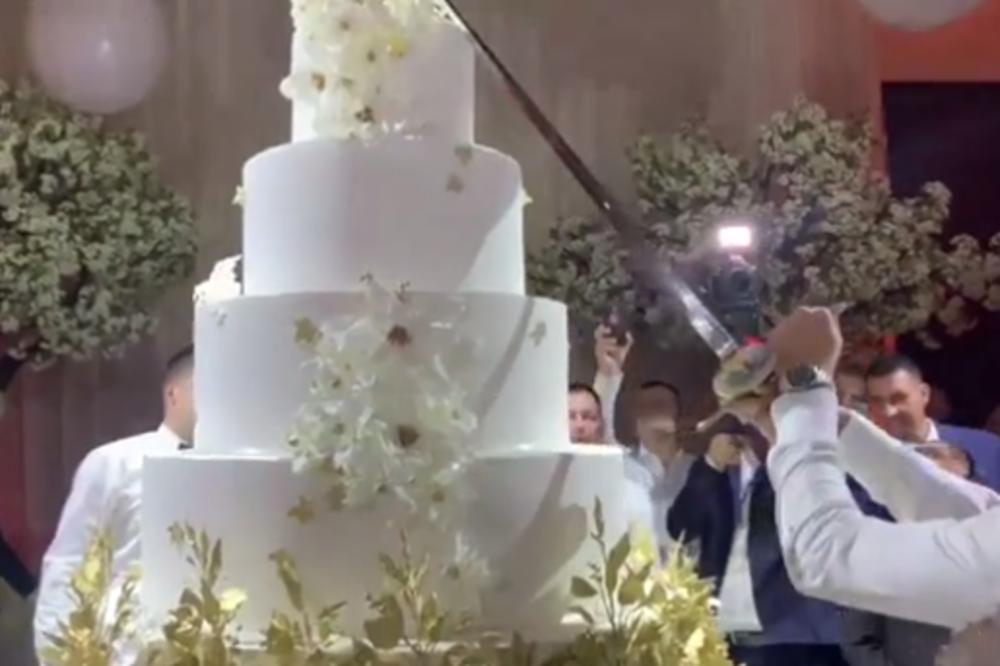 VELJKO TORTU PRESEKAO MAČEM! Pogledajte kako je izgledalo sečenje GLAMUROZNE TORTE na 6 spratova i 70 kilograma!