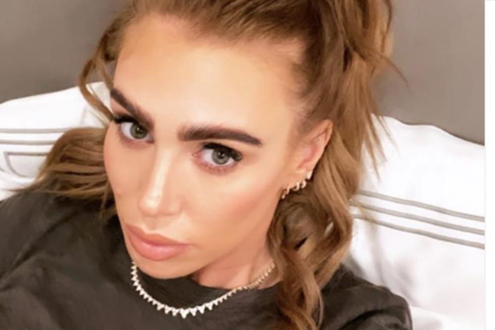 BOŽE, KAKO IZGLEDA VILETINA ĆERKE SLAVICE EKLSTON: Luster ima 150.000 kristala, a tek da vidite OSTALE PREDMETE