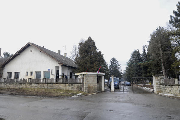 DRAMA U OBRENOVCU: Nasrnuo NOŽEM na brata u Prihvatnom centru