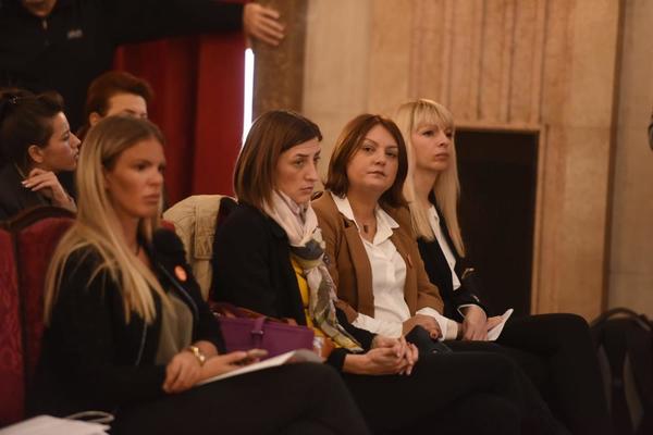 KONFERENCIJA NIJEDNA VIŠE: Žene ne treba da trpe porodično nasilje, rešenje problema mora da bude sistemsko