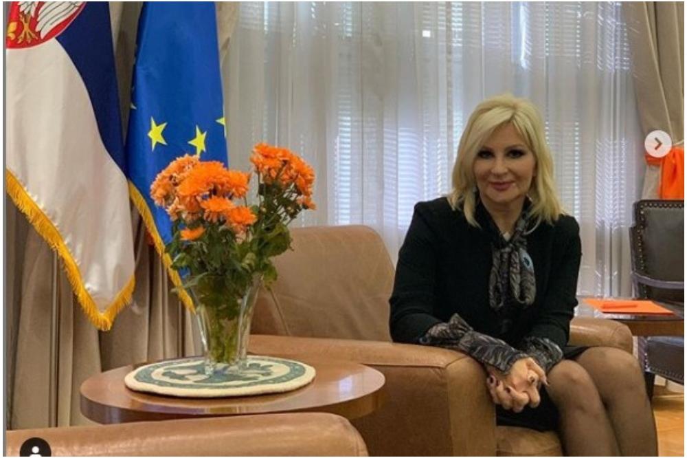 ZORANA MIHAJLOVIĆ JE JUTROS OBOJILA SVE U NARANDŽASTO! Otkrivamo RAZLOG za ovo, NIKAD NEĆETE POGODITI!