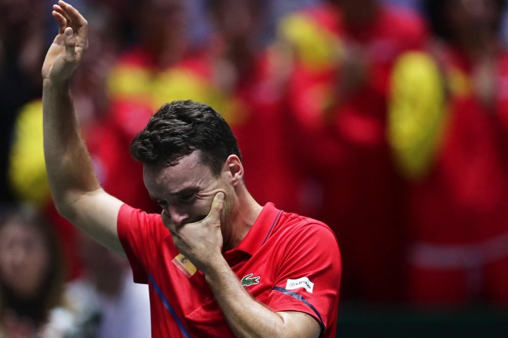 OTAC MU UMRO NA RUKAMA, PA JE REŠIO DA SE POJAVI NA TERENU: Odlučio sam da igram zato što bi on to hteo!