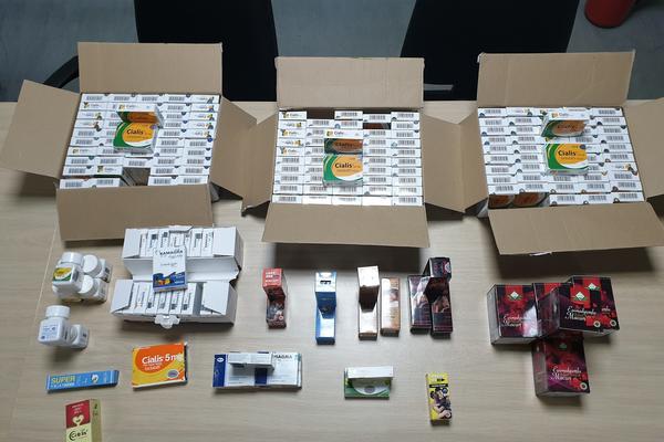 SRPSKI CARINICI ŠVERCOVALI SREDSTVA ZA POTENCIJU! Zaplena im je bila REKORDNA (FOTO)