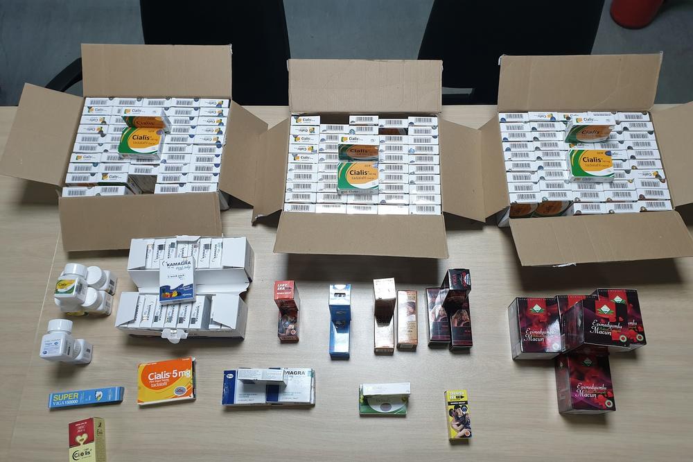 SRPSKI CARINICI ŠVERCOVALI SREDSTVA ZA POTENCIJU! Zaplena im je bila REKORDNA (FOTO)