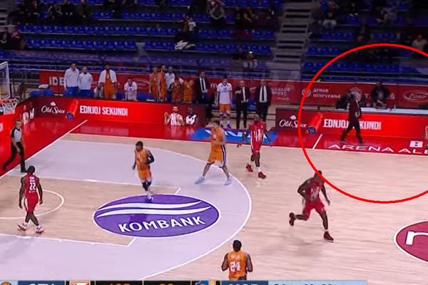 ZBOG OVOG NAPADA JE BIO BESAN TRENER MORNARA: Čović asistira preko glave Odžu, Pavićević odmah širi ruke ka Šakoti!