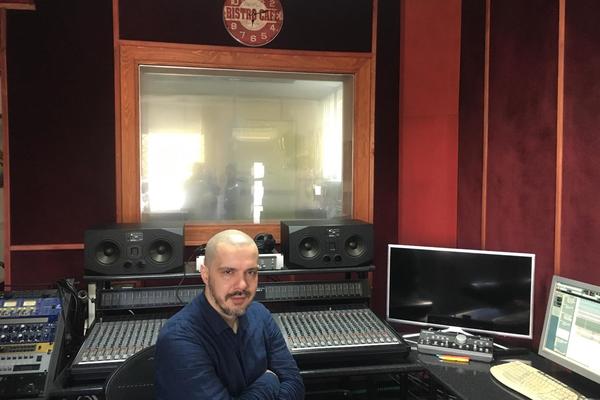 EKSKLUZIVNO! Čuli smo DUET Bojana Tomovića i Miljane Kulić PRE SVIH! Njen deo u pesmi je pravo IZNENAĐENJE