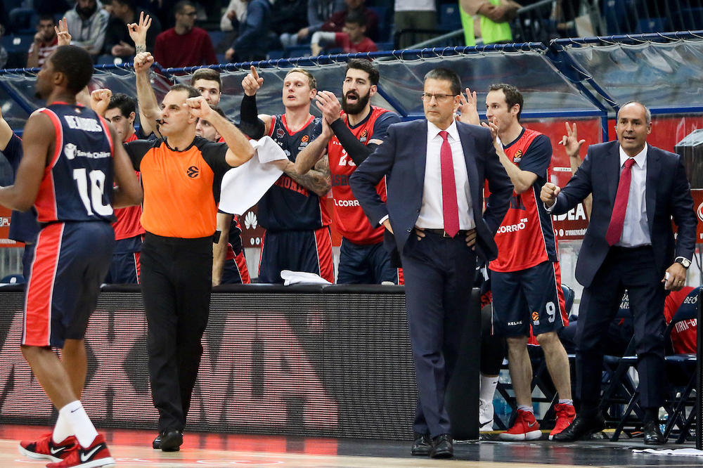 TRENER JAVNO NA TVITERU OPAKO ISPROZIVAO SVOG IGRAČA: Slomio si ruku, slomio stopalo... Još samo da zatrudniš?!