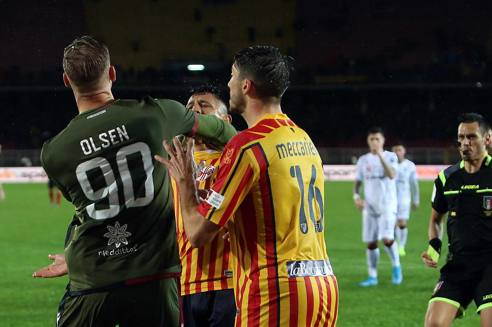 3 CRVENA KARTONA i 4 GOLA: Prštalo u okršaju Lećea i Karljarija, SPAL i Đenova su miroljubivije rešili sve!