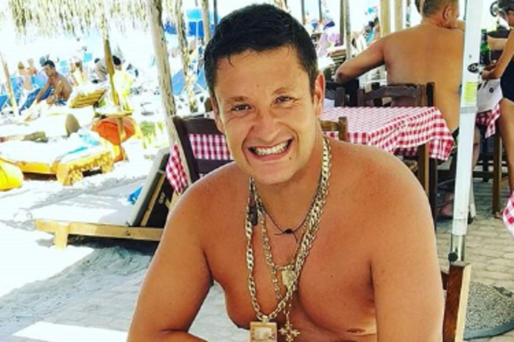 BIO JE U PAROVIMA, SKIDAO SE GO ZA INSTAGRAM: Sada sa PATRIJARHOM predvodi državne SLUŽBENIKE i bavi se POLITIKOM!