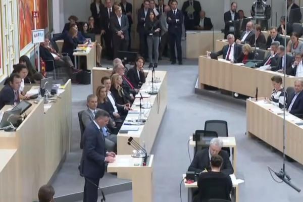 SVAKI POSLANIK U PROSEKU IMA PET DODATNIH POSLOVA: Objavljen SPISAK!