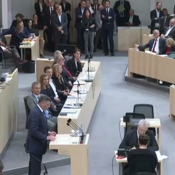 GLASANJE O NEPOVERENJU VLADI PRED SLOVENAČKIM PARLAMENTOM: Vanredna sednica zakazana za ponedeljak!