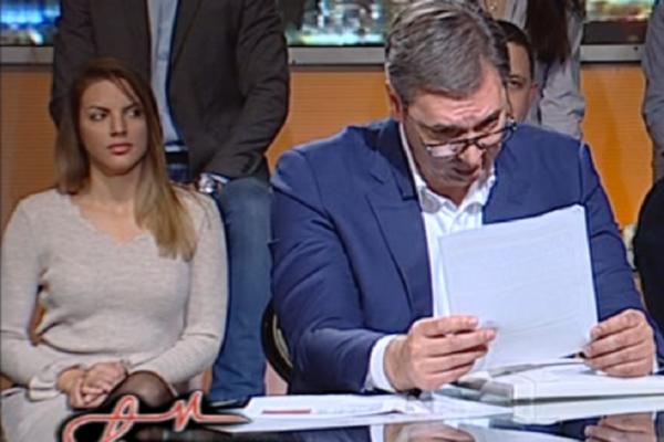 SVI SU GLEDALI U NJU DOK JE VUČIĆ PRIČAO S MARIĆEM U ĆIRILICI! Zanosna BRINETA osvojila je sve i pitaju se ko je?