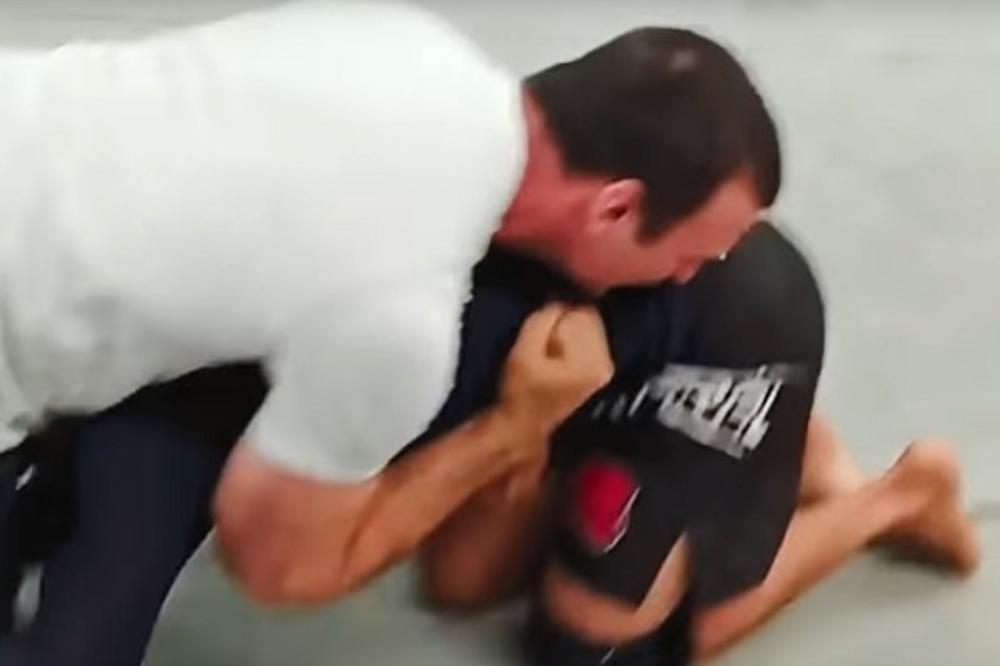 MMA MAJSTOR IZAZVAO ČOVEKA SA NAJJAČIM RUKAMA NA SVETU: Jedan od njih se NIJE DOBRO PROVEO! (VIDEO)