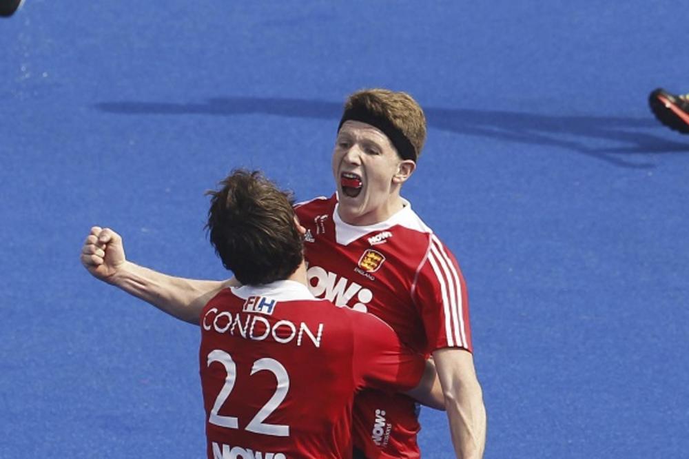 LOBANJA MU PREPUKLA NA POLA: Slavni igrač zbog stravične povrede završava karijeru - ovaj prizor nije za svakog!