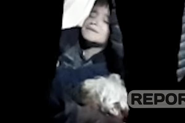 BOLNI DETALJ IZ SNIMKA SPAŠAVANJA DEČAKA: Bio je u krilima BAKE, dala je život za njega! (VIDEO)