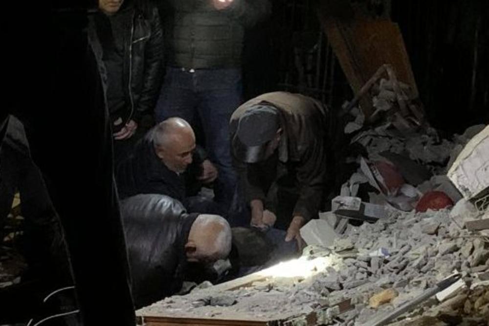 ČUDO SE DESILO U ALBANIJI: Posle DVA DANA izvučen je iz ruševina, pogledajte samo njegovu reakciju (VIDEO)