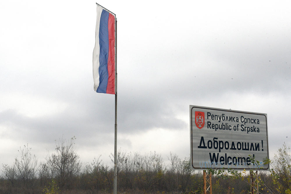 OŠTEĆENA ZASTAVA REPUBLIKE SRPSKE! Incident u Osmacima