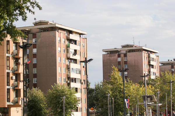OVAJ SRPSKI GRAD RAZMATRA UVOĐENJE VANREDNE SITUACIJE! Tamo su umrle 2 osobe zaražene koronom