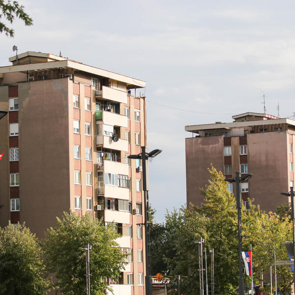 OVAJ SRPSKI GRAD RAZMATRA UVOĐENJE VANREDNE SITUACIJE! Tamo su umrle 2 osobe zaražene koronom