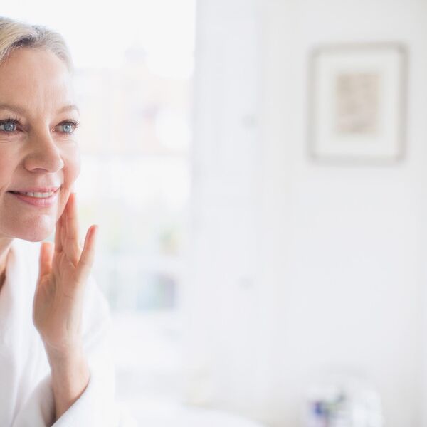 ZAŠTO KOŽA POSTAJE SUVLJA S GODINAMA? 3 načina kako da ovo SPREČITE i vratite joj stari izgled i ČVRSTINU