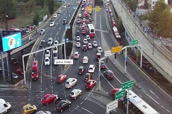 OGROMAN KOLAPS U BEOGRADU, OVIM DELOVIMA NIKAKO NE IDITE: Vozila mile, gužve prevelike!