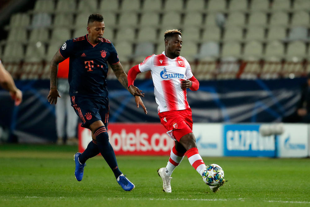 SIN MU SE RAZBOLEO I ZAVRŠIO U BOLNICI: A klub ga kaznio zato što je otišao da ga poseti i pobegao iz karantina?!