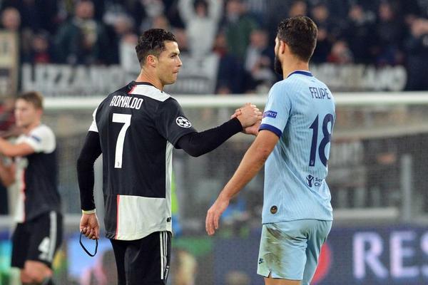 RONALDO POKAZAO NOVI FRIZ: Sad je klasičan fudbaler iz Serija A s početka 21. veka!